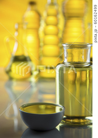 Rapeseed oil, Cooking and food oil productsの写真素材 [60162499