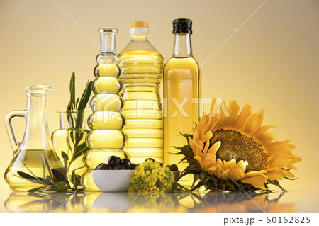 Healthy oil from sunflower, olive, rapeseed oil. 60162825