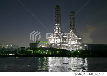 火力発電所の夜景 60166453