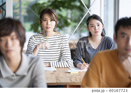 セミナーを受講する人々　イメージ 60167723