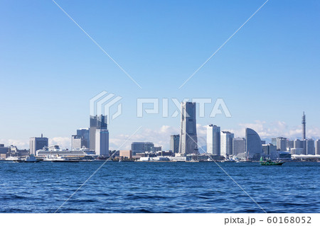 (神奈川県-都市風景)埠頭から望む横浜湾岸エリア3 (神奈川県-都市風景)埠頭から望む横浜湾岸エリア3 60168052
