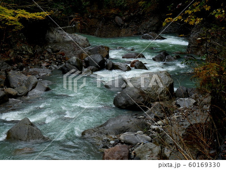 台風19号の爪痕が残る早川の渓流 台風19号の爪痕が残る早川の渓流 60169330