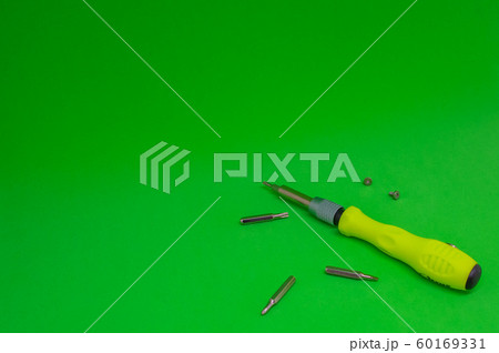 グリーンバックの精密ドライバー グリーンバックの精密ドライバー 60169331