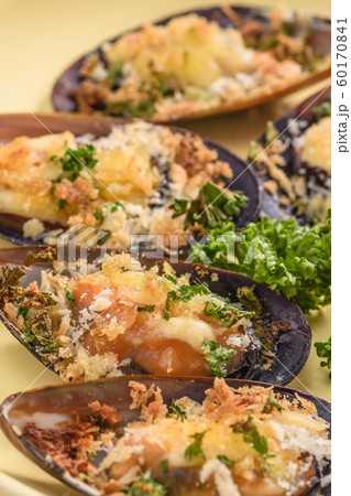 ムール貝の香草パン粉焼き ムール貝の香草パン粉焼き 60170841