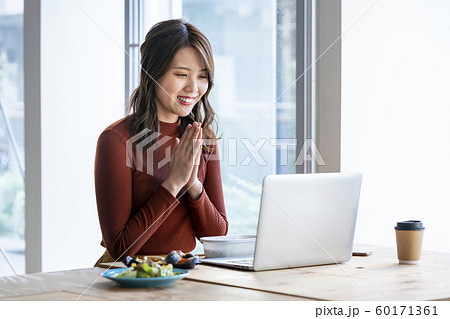 職場でのランチタイム イメージ 職場でのランチタイム イメージ 60171361