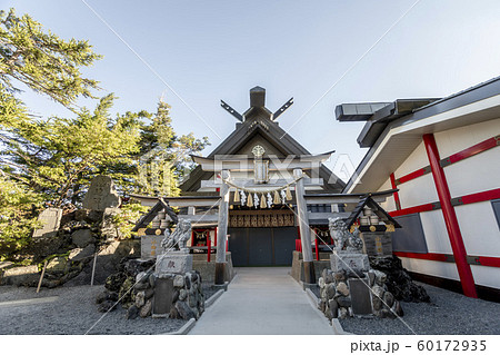 富士山の山梨県側の吉田五合目のにある富士山大社小御嶽神社 富士山の山梨県側の吉田五合目のにある富士山大社小御嶽神社 60172935