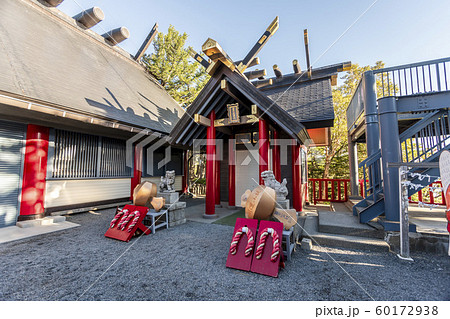富士山の山梨県側の吉田五合目のにある富士山大社小御嶽神社 富士山の山梨県側の吉田五合目のにある富士山大社小御嶽神社 60172938