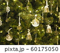 トロント・ユニオン駅のクリスマスツリーのスワロフスキーの飾りつけ_1 60175050