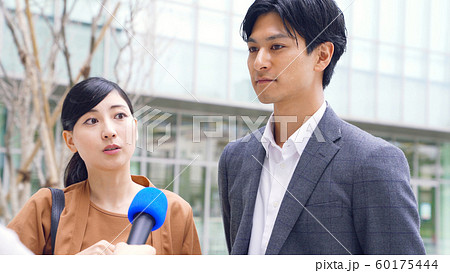 街頭インタビュー　カップル 60175444