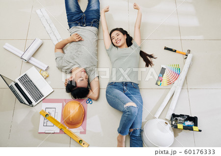 Couple planning home renovation 60176333