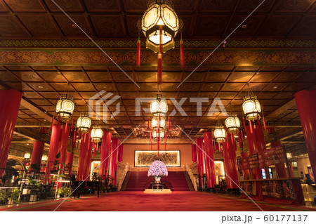 台湾のホテルロビーの照明と鉢植えのラン 60177137