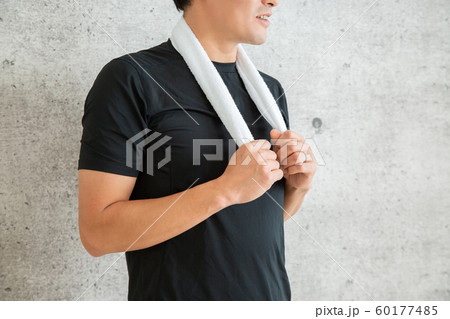 スポーツウェアを着た男性 スポーツウェアを着た男性 60177485