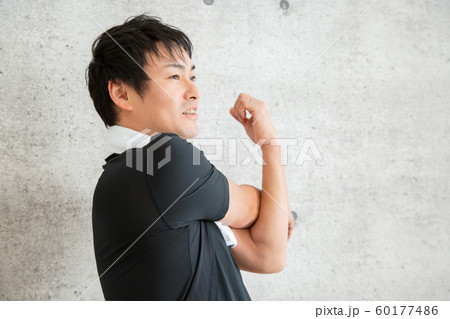 スポーツウェアを着た男性 60177486