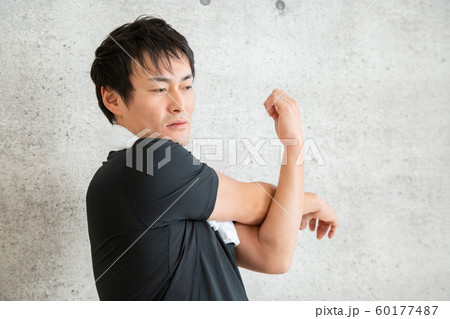 スポーツウェアを着た男性 スポーツウェアを着た男性 60177487