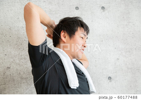 スポーツウェアを着た男性 60177488