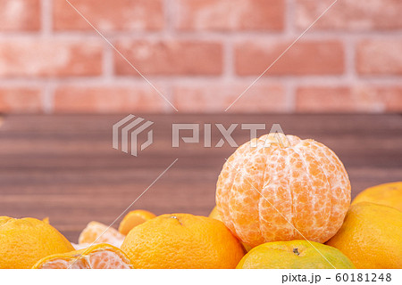 オレンジ色 オレンジ 橙 60181248