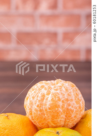 オレンジ色 オレンジ 橙 60181253