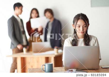 ビジネスカジュアル 60185094