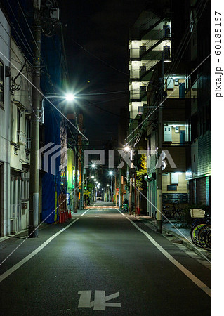 【東京都台東区】夜の街の道路 【東京都台東区】夜の街の道路 60185157