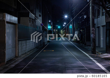 【東京都台東区】夜の街の道路 【東京都台東区】夜の街の道路 60185165