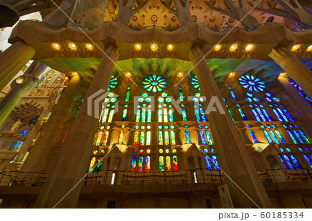 サグラダファミリア 屋内 ステンドグラス サグラダファミリア 屋内 ステンドグラス 60185334