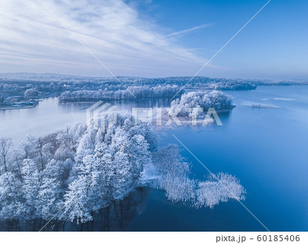 Frosty island in the blue lake, cold winter morning picture 60185406