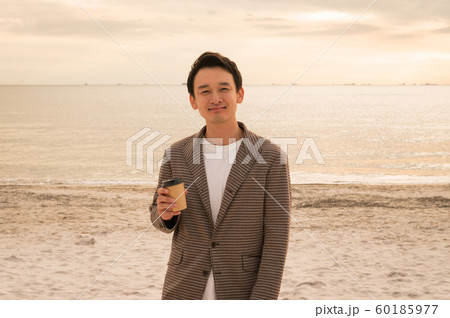 男性 ポートレート 海 男性 ポートレート 海 60185977