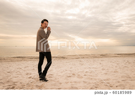 男性 ポートレート 海 男性 ポートレート 海 60185989