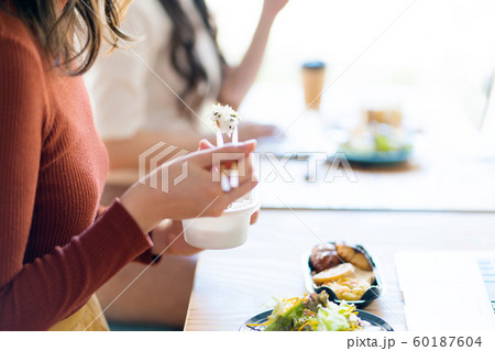オフィス ランチ 女性 オフィス ランチ 女性 60187604