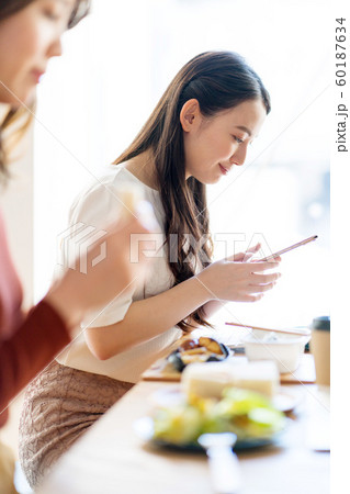 オフィス　ランチ　女性 60187634
