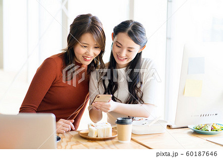 オフィス ランチ 女性 オフィス ランチ 女性 60187646