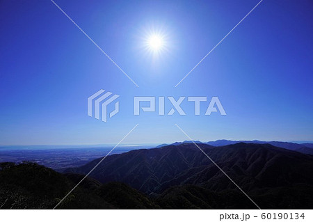 藤原岳からの鈴鹿山脈と太陽 藤原岳からの鈴鹿山脈と太陽 60190134