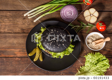 Tasty grilled homemade burger with beef, tomato, cheese, cucumber and lettuce 60191433