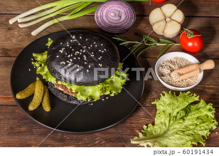 Tasty grilled homemade burger with beef, tomato, cheese, cucumber and lettuce 60191434