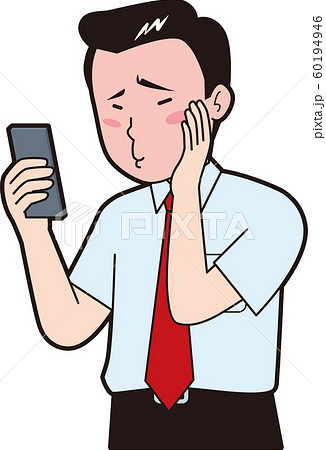 スマホで赤面する店長 60194946