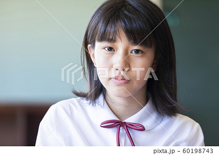 女の子 笑顔 女子中高生 女の子 笑顔 女子中高生 60198743