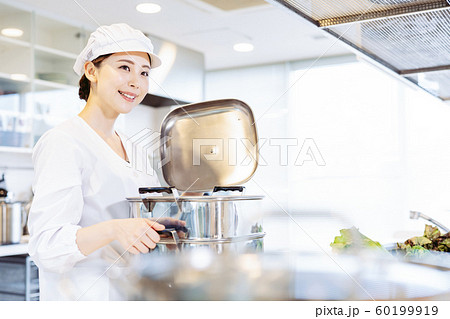 給食センター　厨房　女性調理師 60199919