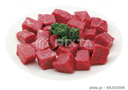牛モモ肉角切り05（パス付） 60203006