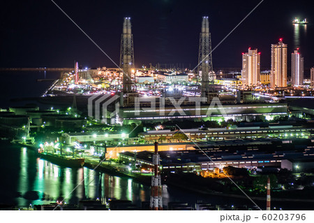 海南の工場の夕景夜景 雨の森展望台から 60203796