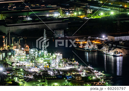 海南の工場の夕景夜景 雨の森展望台から 海南の工場の夕景夜景 雨の森展望台から 60203797