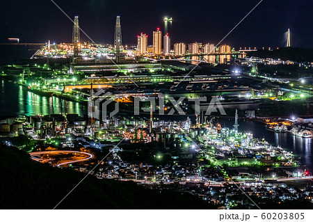 海南の工場の夕景夜景 雨の森展望台から 海南の工場の夕景夜景 雨の森展望台から 60203805