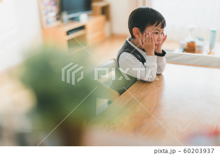 5 years old 60203937