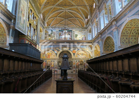 ミラノ　サン・マウリツィオ教会　壁一面のフレスコ画　 60204744