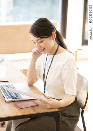 ビジネス　女性 60208232