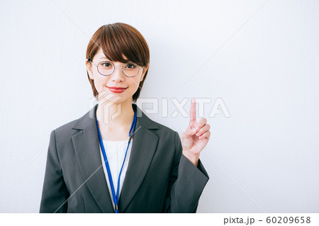 ビジネスウーマン　白バック 60209658