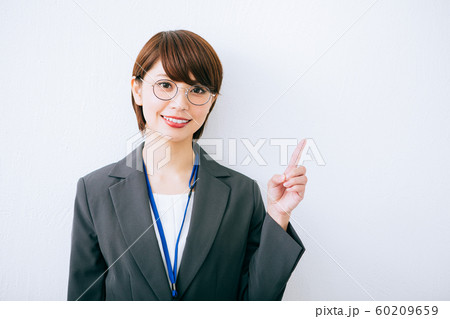 ビジネスウーマン　白バック 60209659