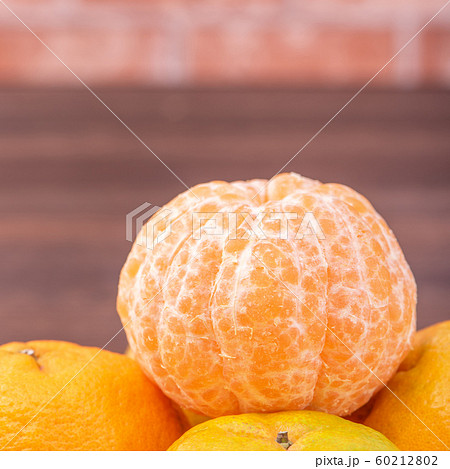 オレンジ色 オレンジ 橙 60212802