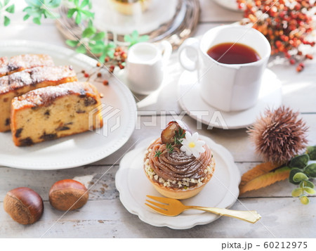 モンブランタルトでティータイム 60212975