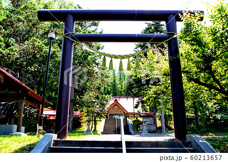 仁木町仁木神社の鳥居と拝殿 仁木町仁木神社の鳥居と拝殿 60213657
