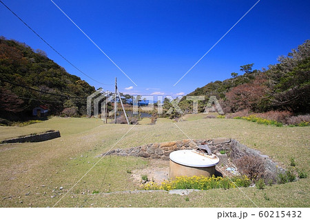 紀淡海峡に浮かぶ無人島、友ヶ島(ともがしま)の池尻キャンプ場広場と蛇ヶ池(じゃがいけ) 紀淡海峡に浮かぶ無人島、友ヶ島(ともがしま)の池尻キャンプ場広場と蛇ヶ池(じゃがいけ) 60215432
